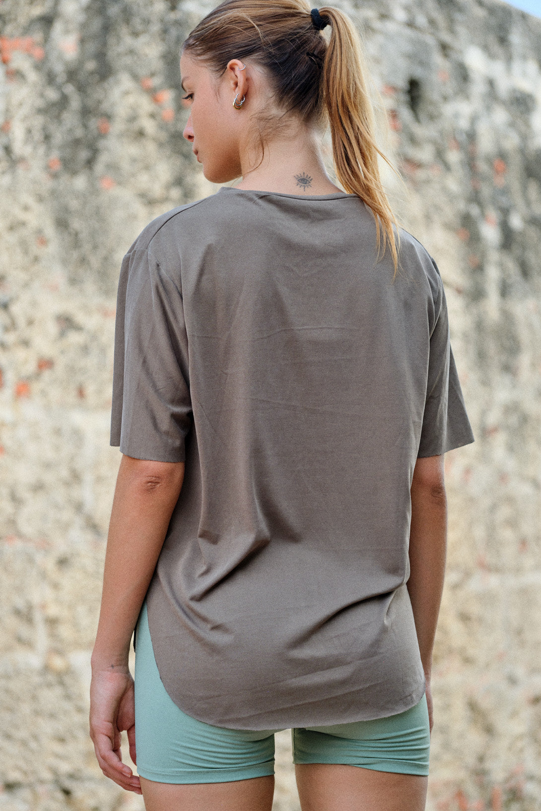 REMERA CHARIS